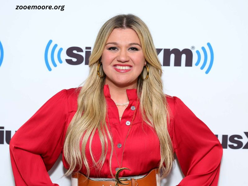 Who Is Kelly Clarkson Dating?